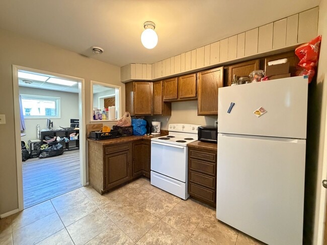 Building Photo - 2 Bedroom Home - Open August 1st!