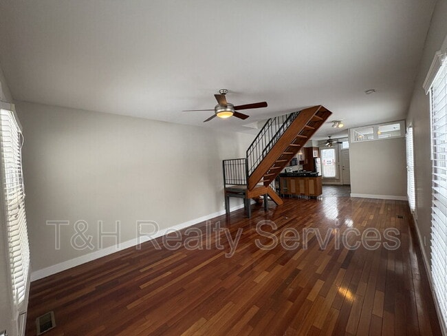 Building Photo - 1820 E 12th St