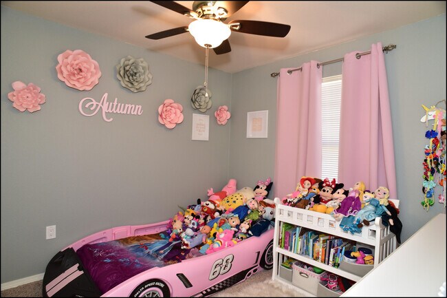 Building Photo - 6246 Viale Del Sol Ave