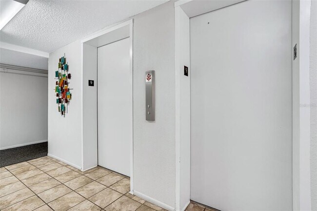 Building Photo - 255 Dolphin Point