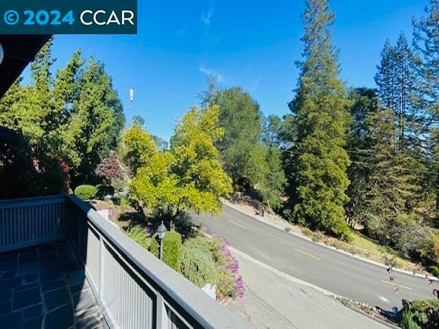 Building Photo - 612 Tahos Rd