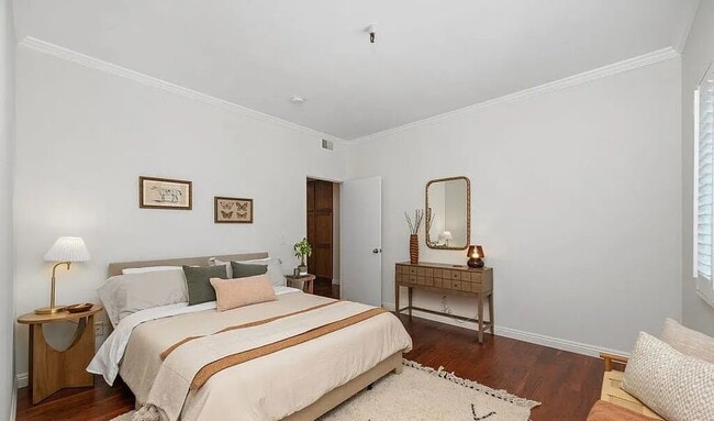 Building Photo - "Charming 1-Bedroom Retreat in the Heart of Encino – A Perfect Place to Call Home!"