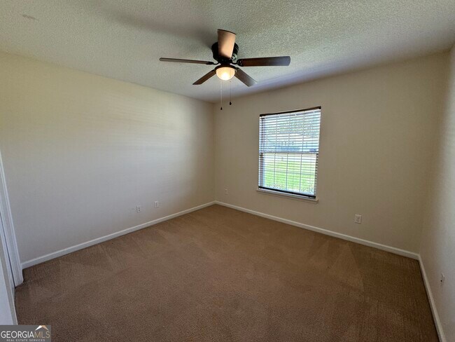 Building Photo - 607 Victorias Cir