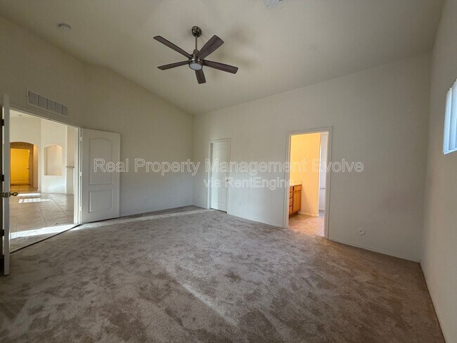 Building Photo - 15847 W Saguaro Ln