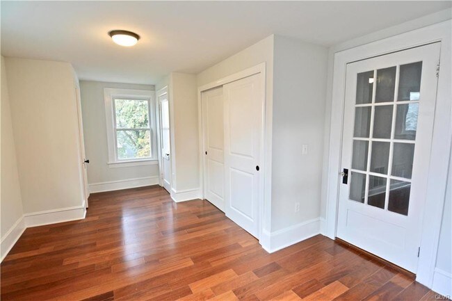 Building Photo - 147 Lachenour Ave