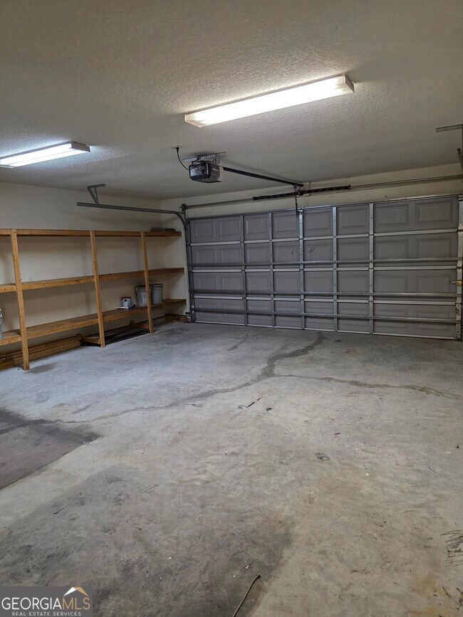 Building Photo - 516 Hide-A-Way Lk Lp