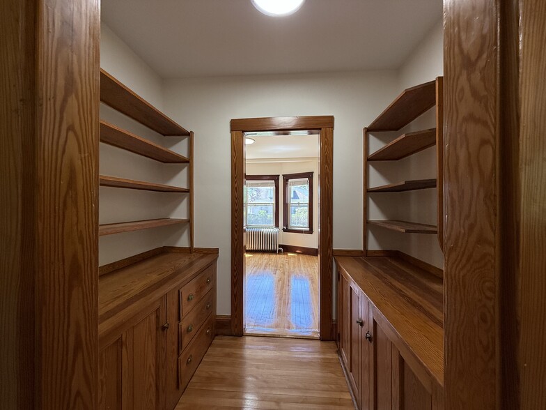 Butler's Pantry - 585 High St