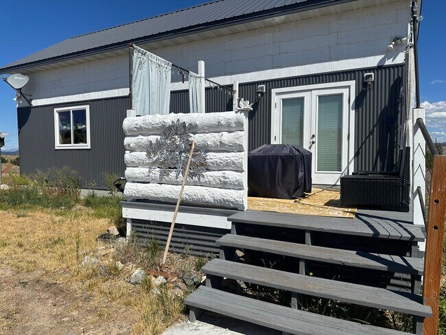 Building Photo - 1839 S Rocker Rd