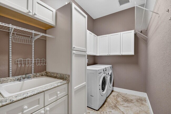 Building Photo - 10247 Isle Wynd Ct
