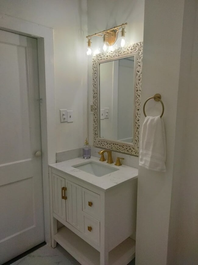 Building Photo - Totally Remodeled 2 Bedroom 1 Bath House-F...