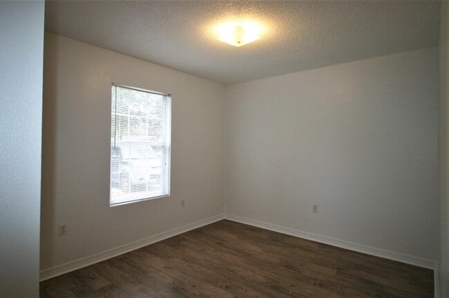Building Photo - 532 Brock Ave