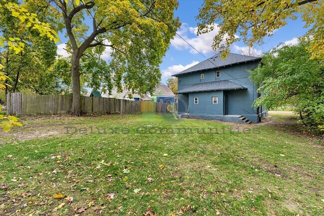 Building Photo - 724-724 Adams St SE