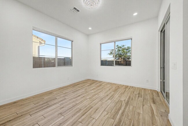 Building Photo - 1277 E Tonto Dr