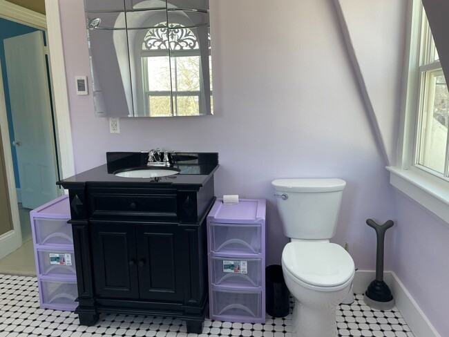 Building Photo - Recently Renovated Victorian Style Home in...