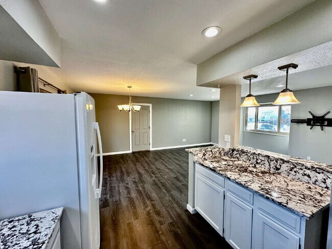 Building Photo - AVAILABLE NOW! Charming 3-Bedroom Retreat ...