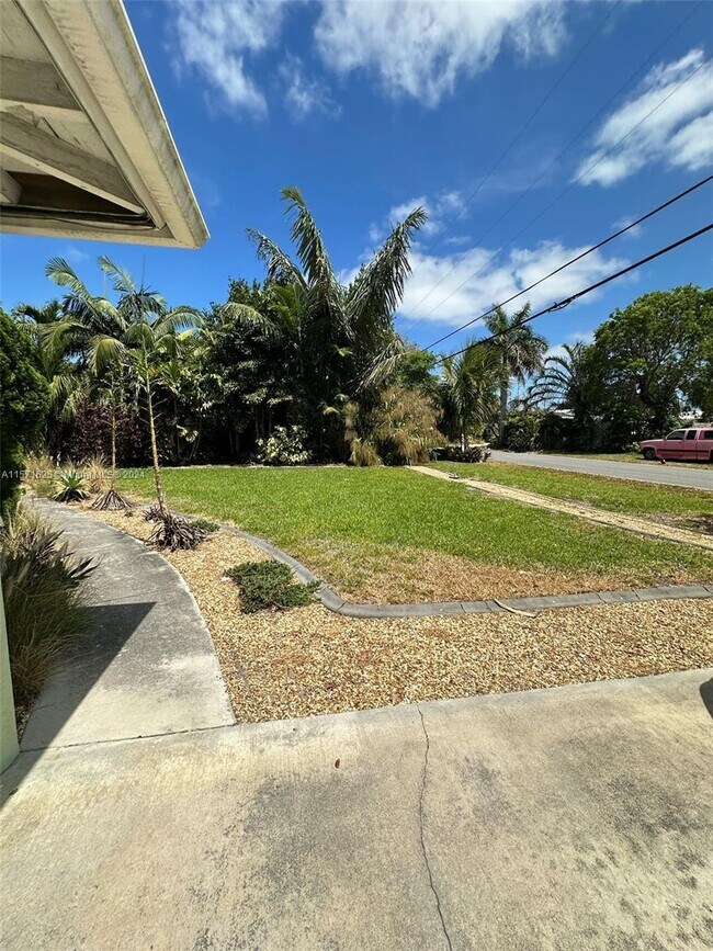 Building Photo - 1753 NE 18th St