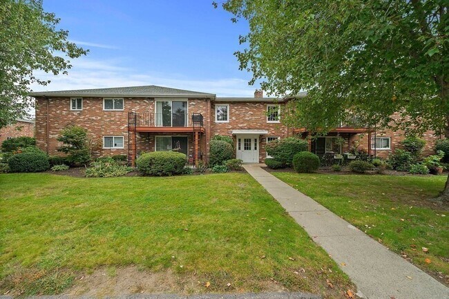 Building Photo - 80 Fountain Ln