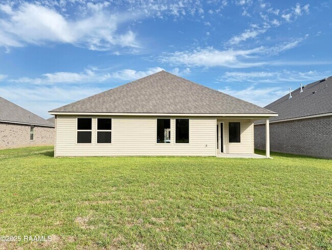 Building Photo - 112 Broussard Hl Dr
