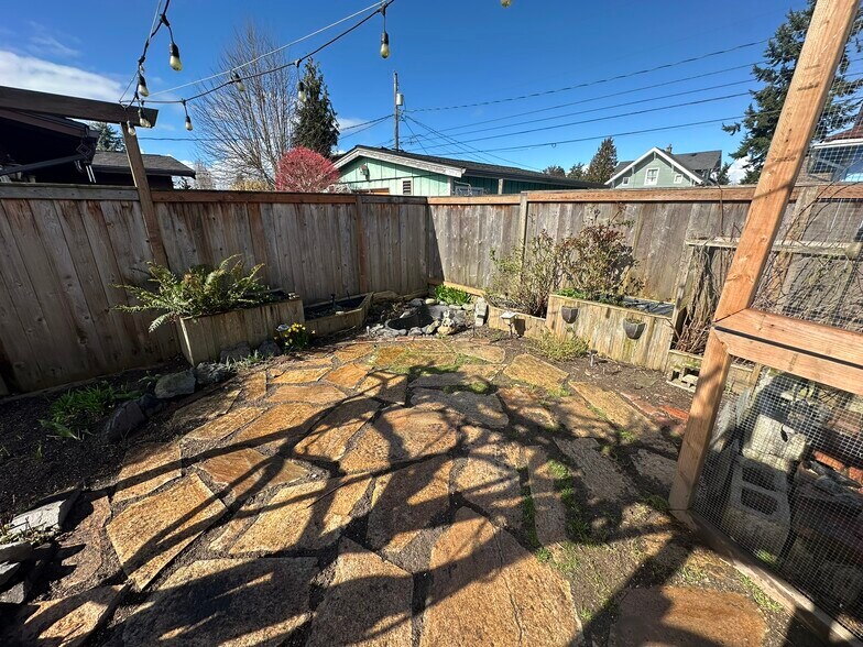 Building Photo - 701 S 59th St