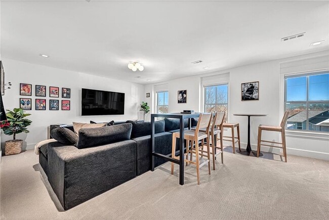 Building Photo - 242 SW D St