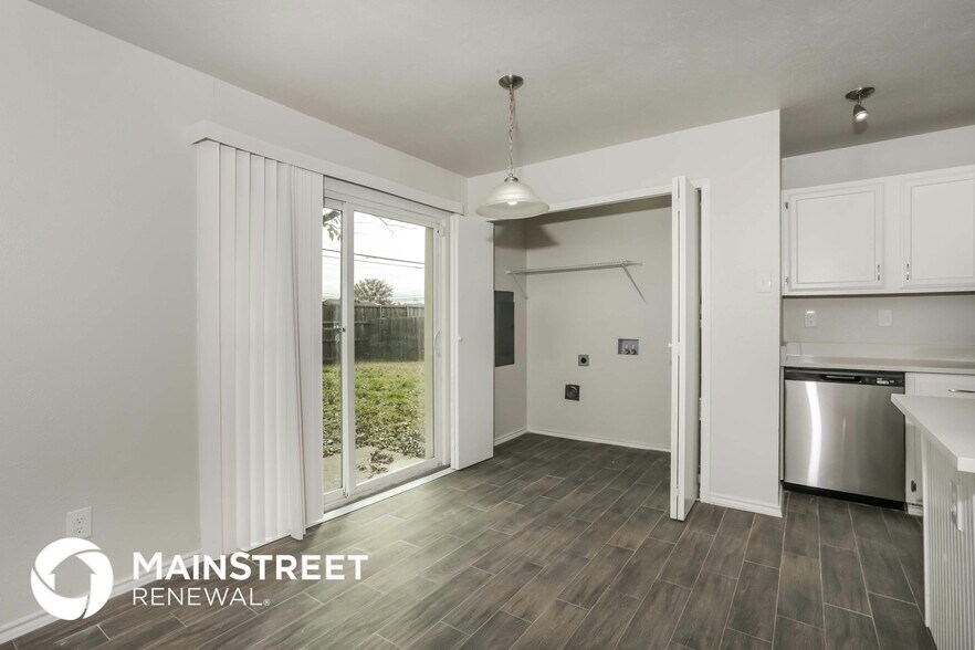 Building Photo - 603 Woodcrest Way