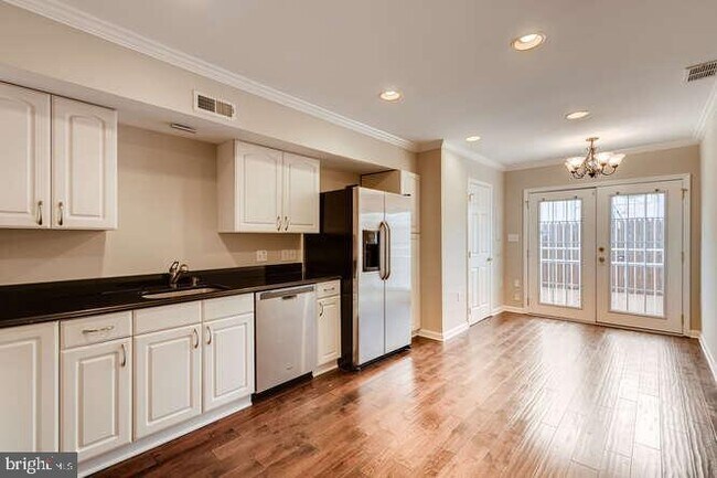 Building Photo - 768 Carroll St