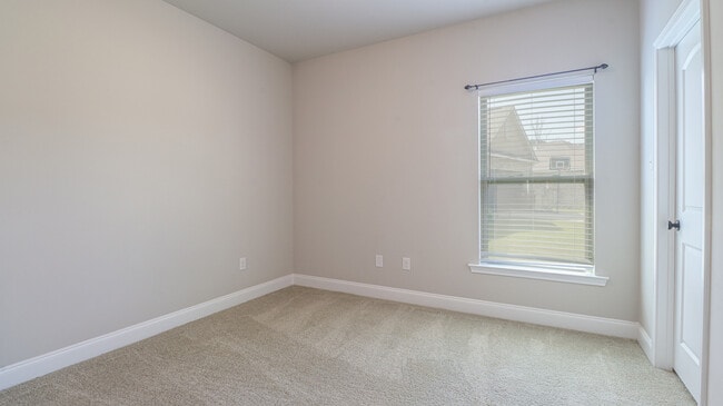 Building Photo - 15063 Baylor Ave