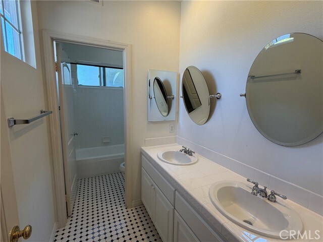 Building Photo - 7056 Ashley Dr
