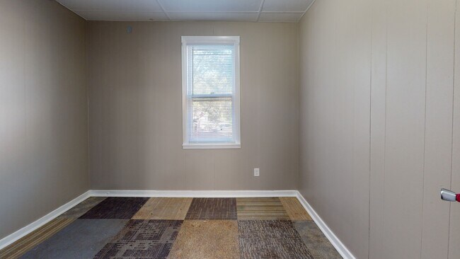 Building Photo - 4836 Northcote Ave