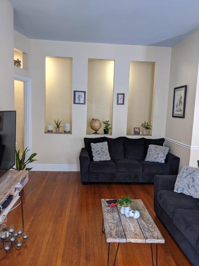 Building Photo - 1210 Delaware Ave