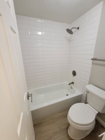 Building Photo - 1302 S Parker Rd