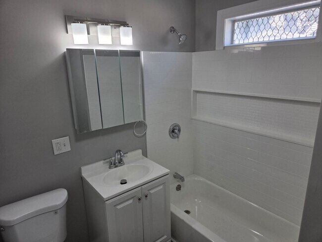 Building Photo - Fully Remodeled for Immediate Move-In