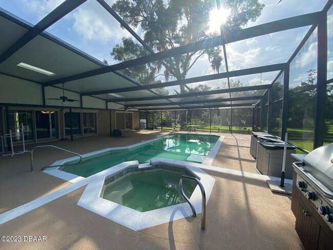 Building Photo - 1 Arrowhead Dr