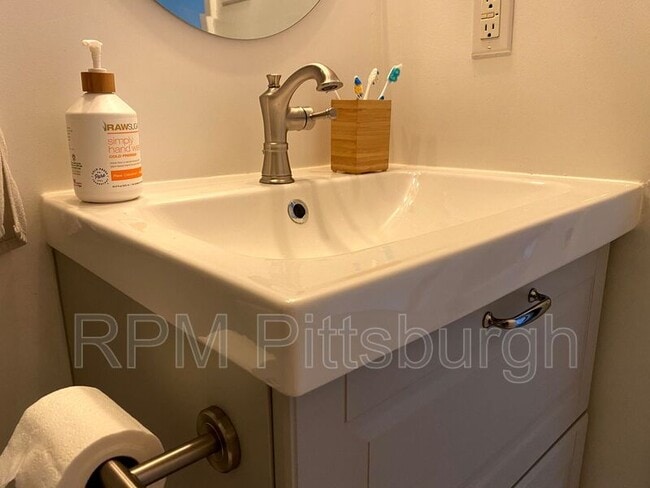 Building Photo - 3271 Niagara Square