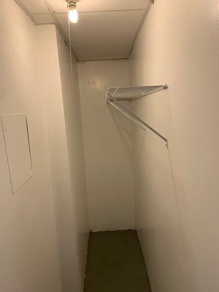 Walk In closet - 351 Stratford Ave