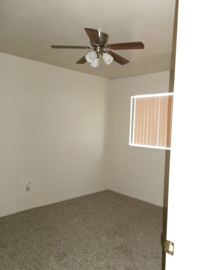 Building Photo - 9404