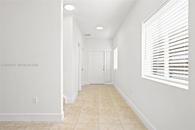 Building Photo - 145 NE 60th St