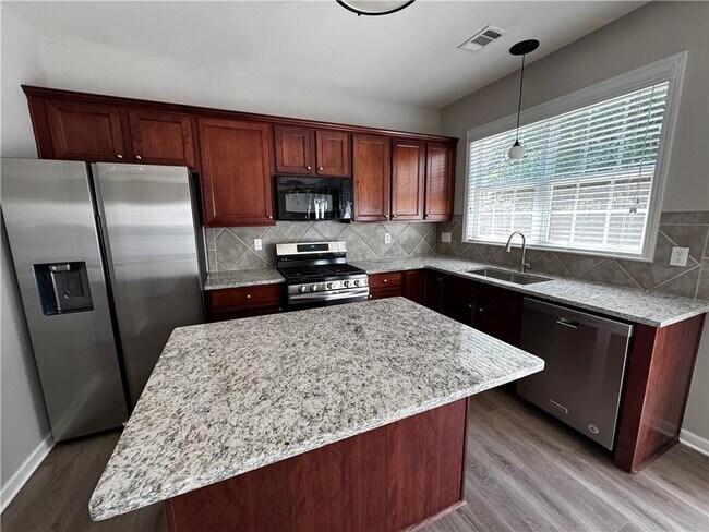 Building Photo - 2530 Vistoria Dr