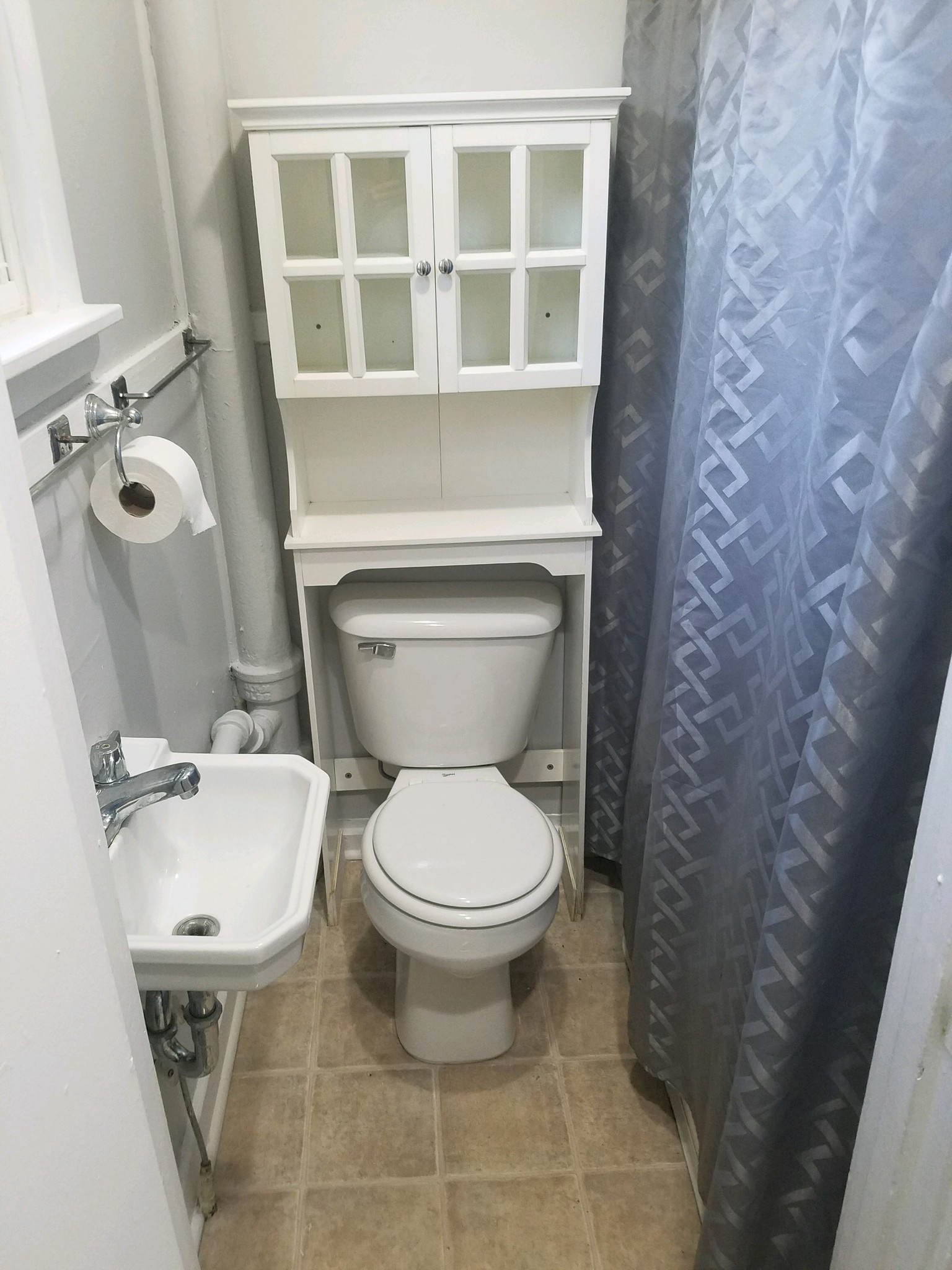 Small Bathroom - 411 Bolles St