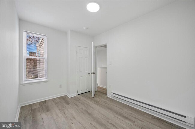 Building Photo - 1216 W Firth St