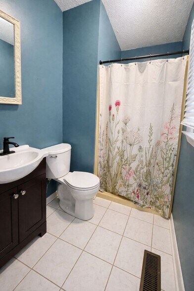 Building Photo - 268 Bellehaven Dr