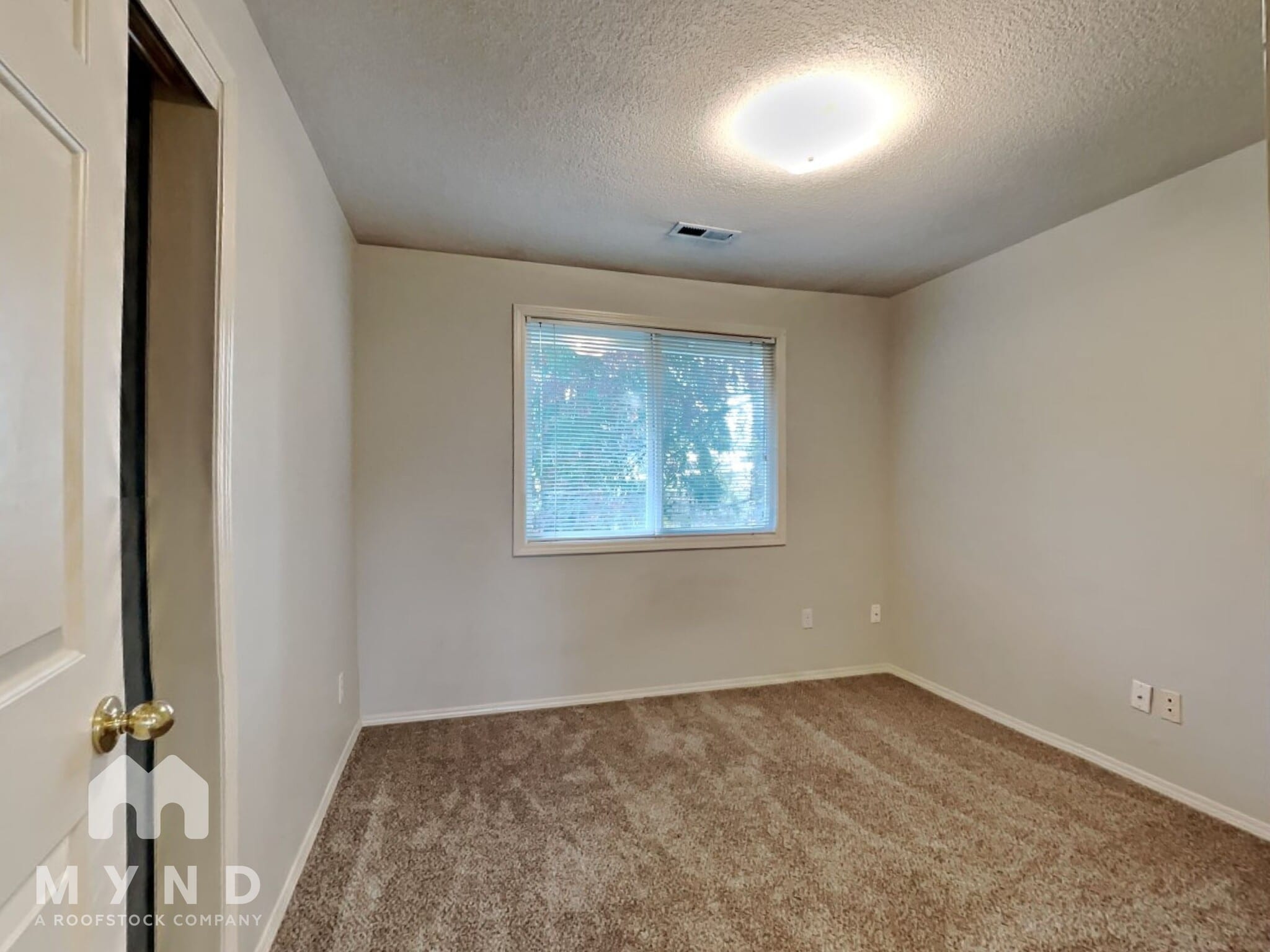 Building Photo - 11121 NE 92nd Cir