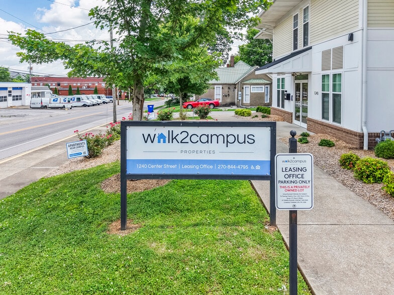 Building Photo - 1240 Center St