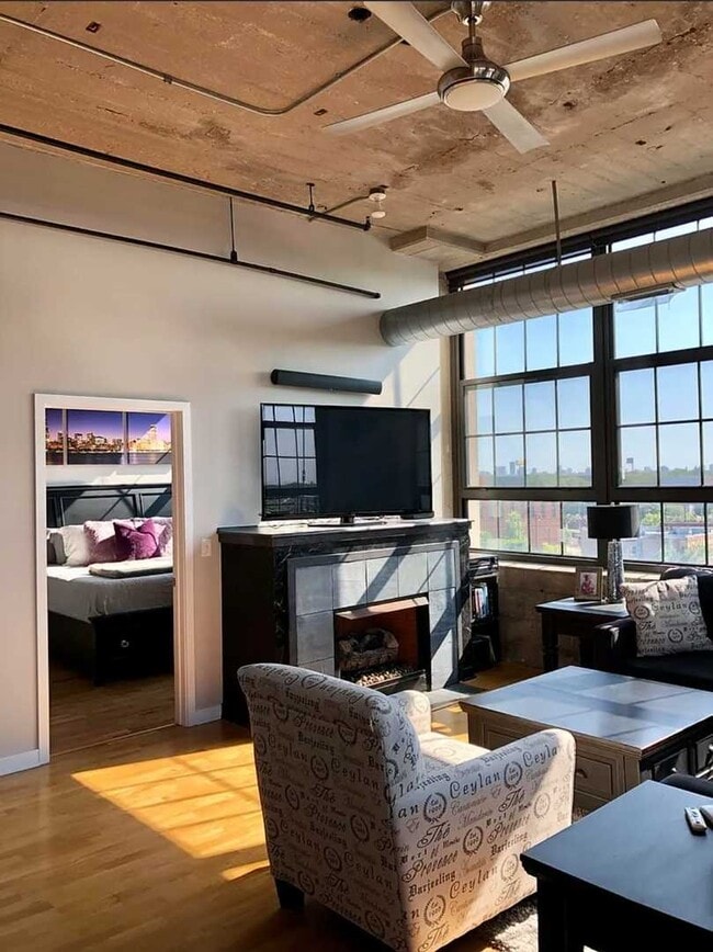 Building Photo - 3963 W Belmont Ave