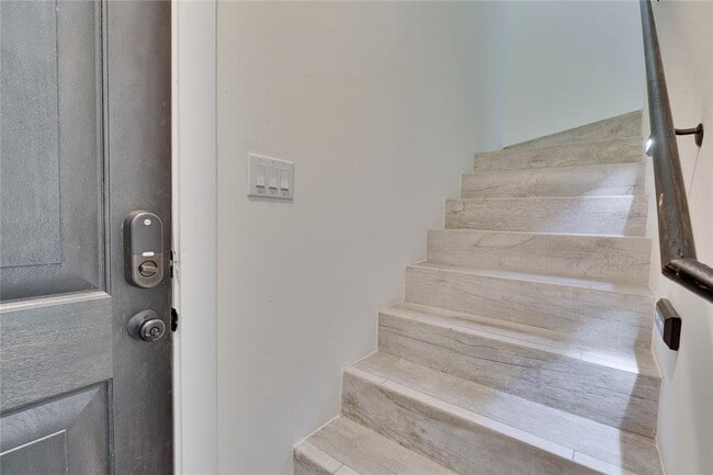 Building Photo - 808 Lydia St