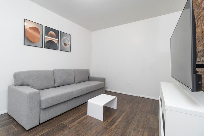 Building Photo - 1823 2nd Ave