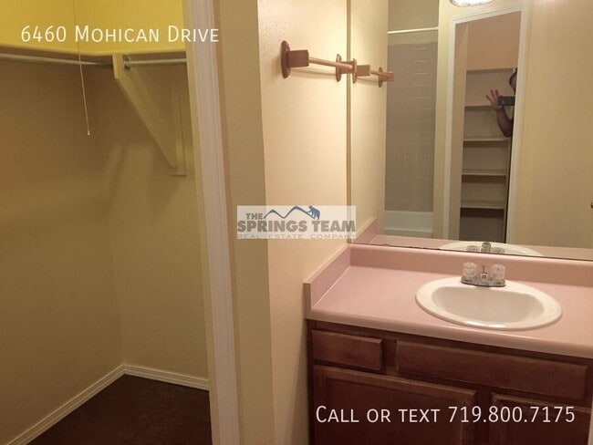 Building Photo - 6460 Mohican Dr