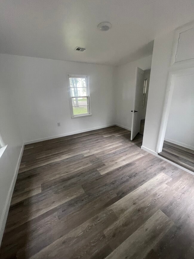 Building Photo - 11 N Howard St