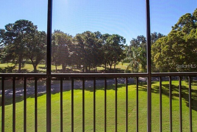 Building Photo - 2900 Cove Cay Dr