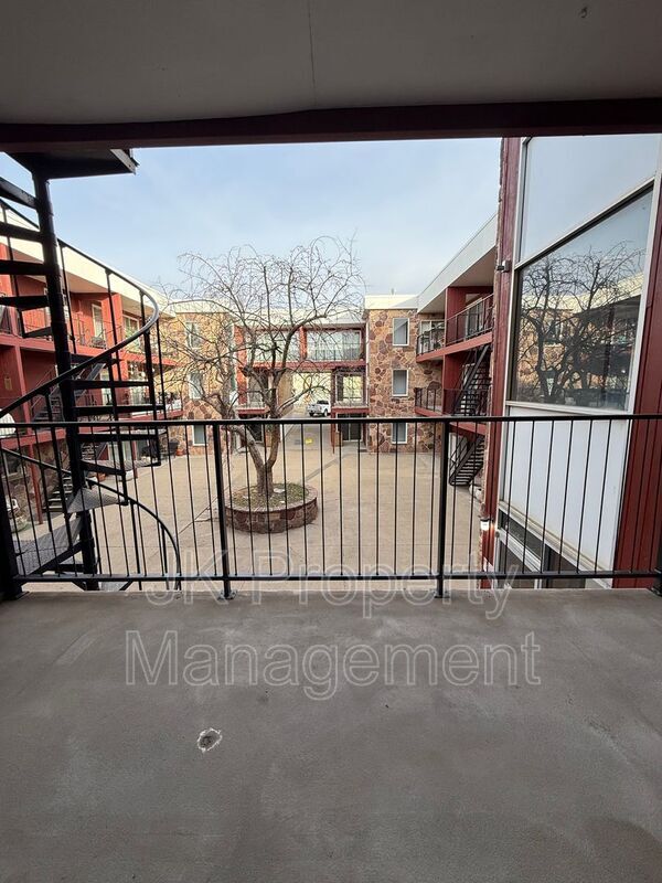 Building Photo - 2300 14th Ave S